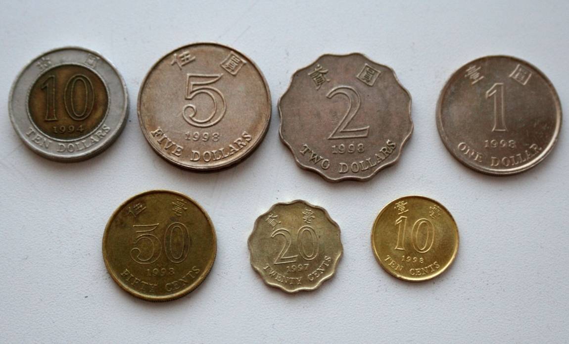 Монеты Гонконга выглядят оригинально и необычно